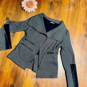 NWOT The North Face Black and Gray Zipper Jacket - Size Small
